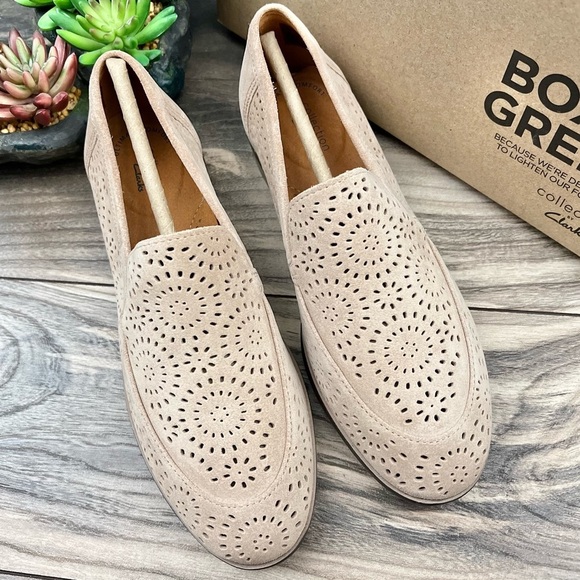 NIB Clarks Trish Calla Sand Suede Smoking Loafer Flats Perforated 8M 39 - Picture 2 of 12
